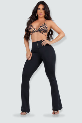 Calça Feminina Flare Modeladora Preta Montaria